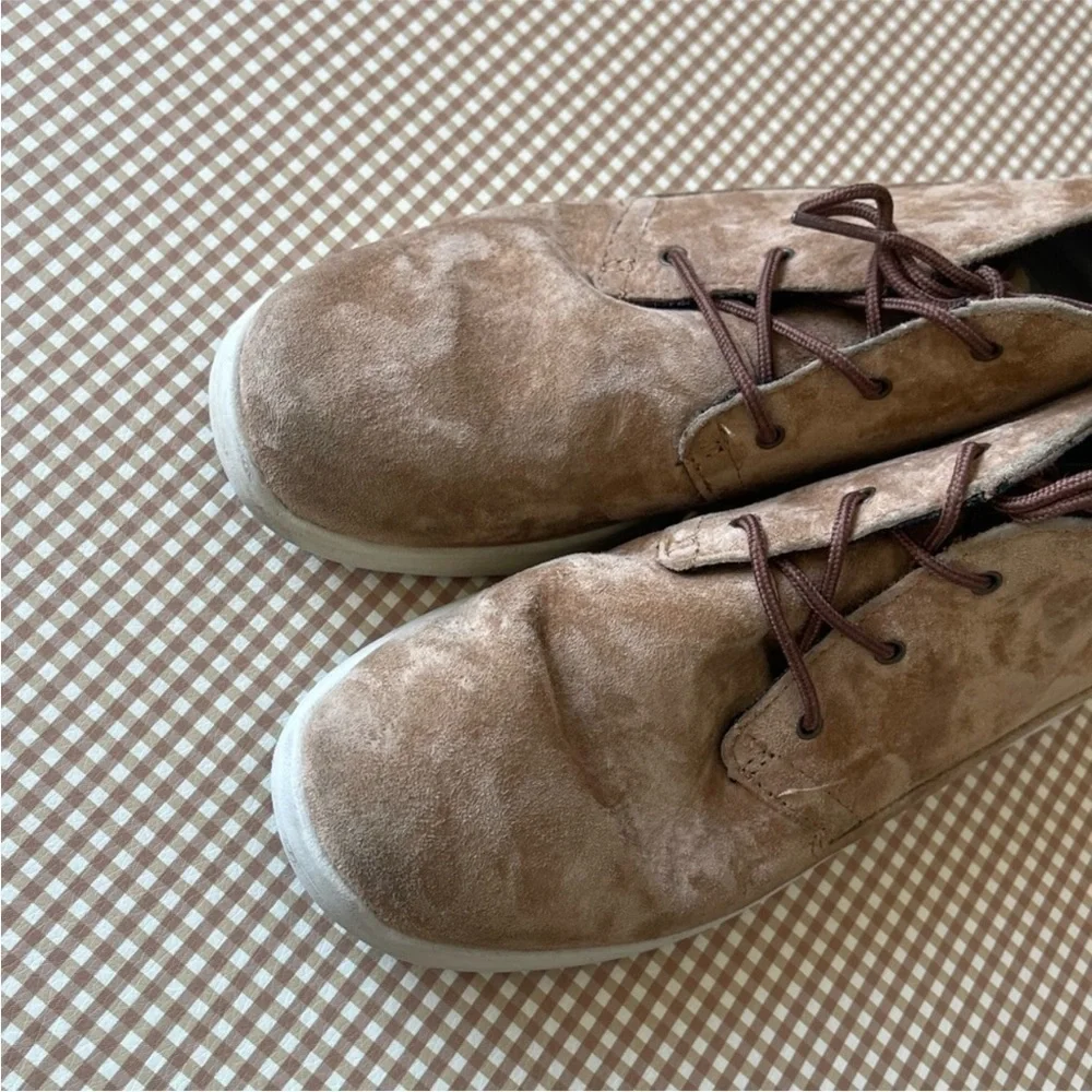 UGG men short booties.‎ Size 6